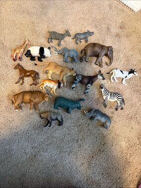Safari/Zoo animal figurine bundle